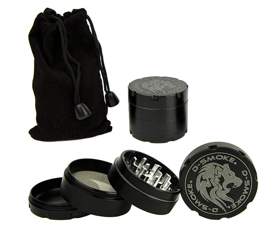 D-SMOKE HQ 4-Parts Grinder Black incl. Velvet Bag - Waterpijp-bong.nl