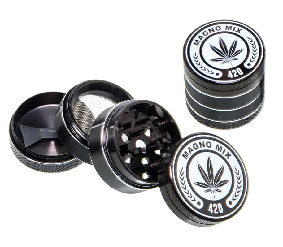 Magno Mix Leaf 420 Grinder 4 Parts Zwart