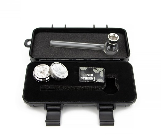 Glass Pipe and Grinder in Hard Case Travelbox - Waterpijp-bong.nl